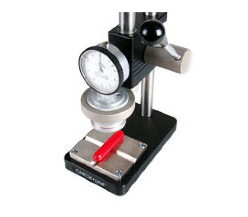 <b>PTS-HP Meetstatief</b><br><br>PTS met optionele bodemplaat met groef voor een exacte positioneering van het te meten object