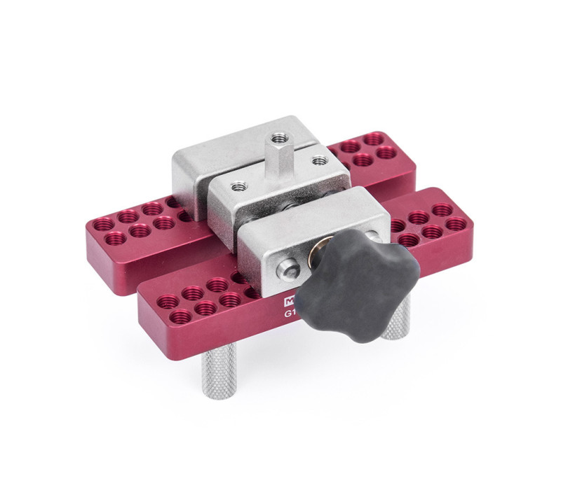 De G1058 is een universele grip voor trek- en torque-testtoepassingen. Verstelbare gekartelde metalen palen bieden plaats aan een verscheidenheid aan monstervormen en -maten.