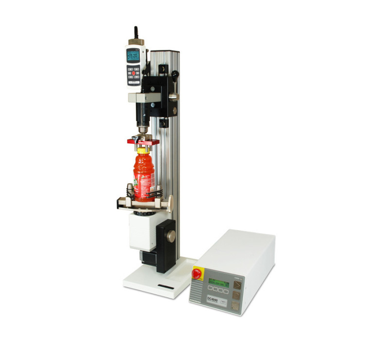 De CAP-TSTM-DC gemotoriseerde torque-testopstelling, getoond in een typische draaidop-torque-testtoepassing met M5I kracht-/torque-indicator, serie R50 torque-sensor, G1023- en G1058-grepen.