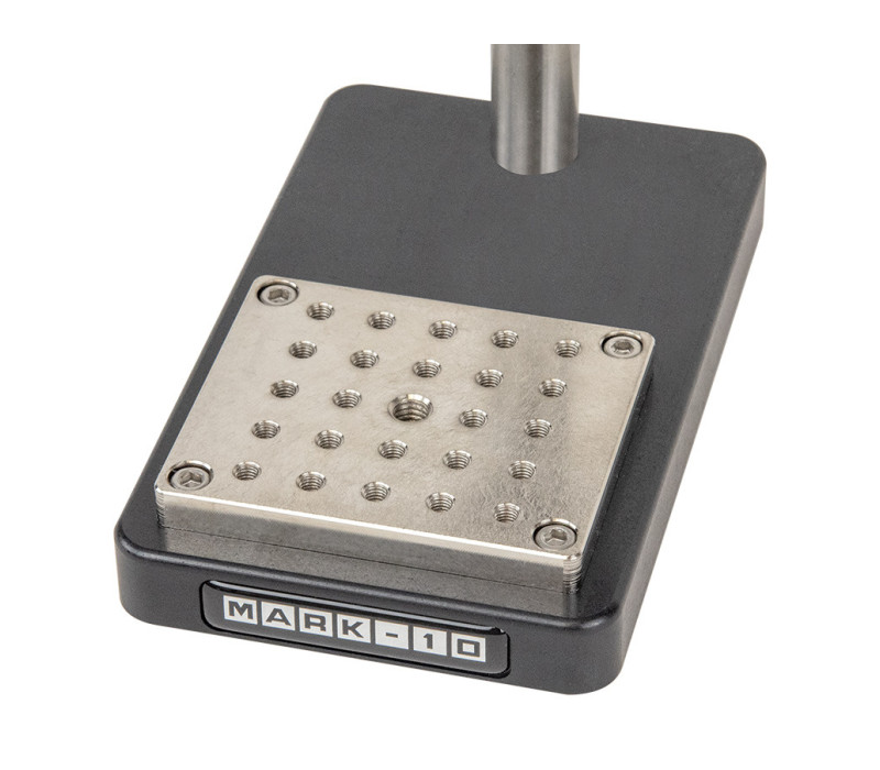 AC1060 - De optionele montagemount bevat een matrix van draadgaten voor het bevestigen van grip en accessoires