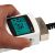 R52 SERIES, De Plug &amp; Test®-connector vergrendelt in de houder in de indicator wanneer deze volledig is ingebracht. Dubbele knoppen op de indicatorbehuizing maken de connector los voor eenvoudige verwijdering. Vergulde veercontacten zorgen voor een langdurige en betrouwbare verbinding. 