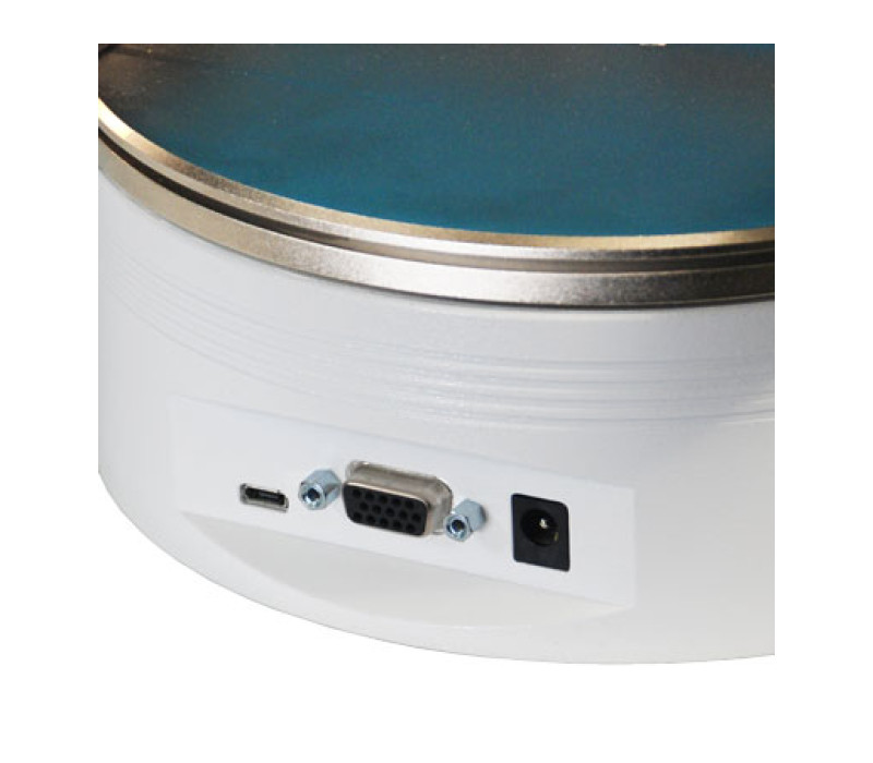 De AC-voedingsingang, USB en seriële connector (voor RS-232, Mitutoyo, analoge en instelpuntuitgangen) zijn voorzien voor voeding en externe communicatie.