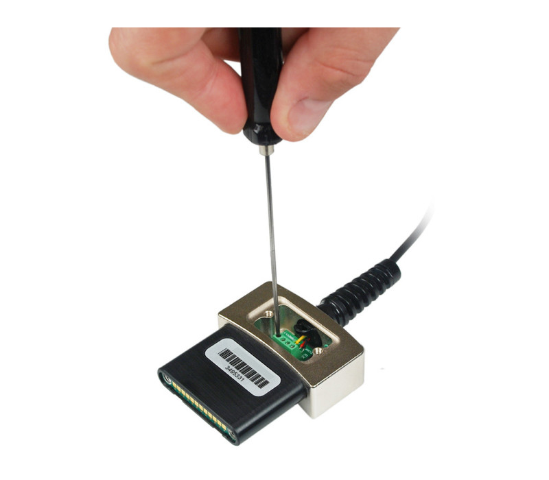 Bedrading wordt aangesloten dmv schroefconnectoren.