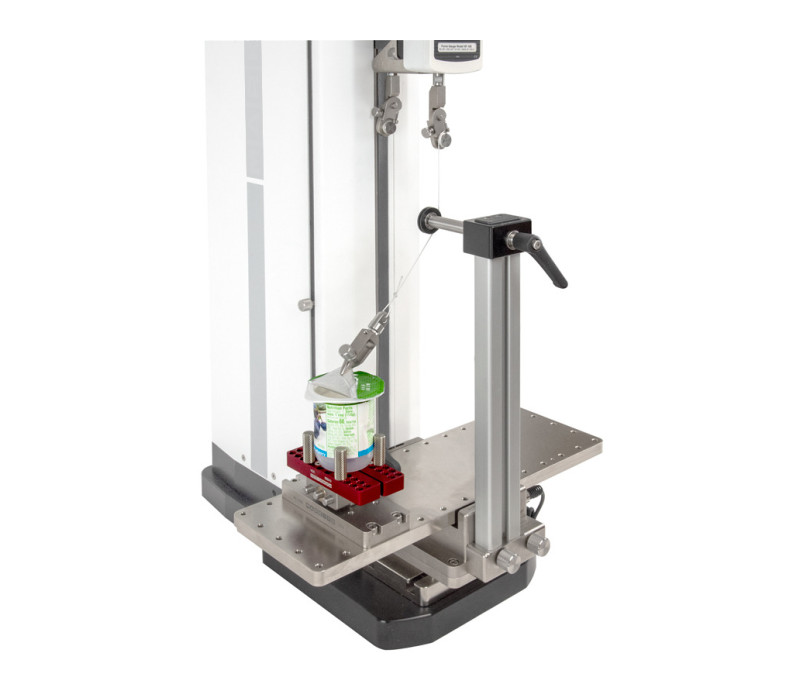 G1109 getoond in een afpeltest met optionele AC1078 verstelbare hoekbevestiging, G1058 flesgreep en AC1080 greepadapter. G1003 miniatuurcomponentengreep houdt het folielipje vast.