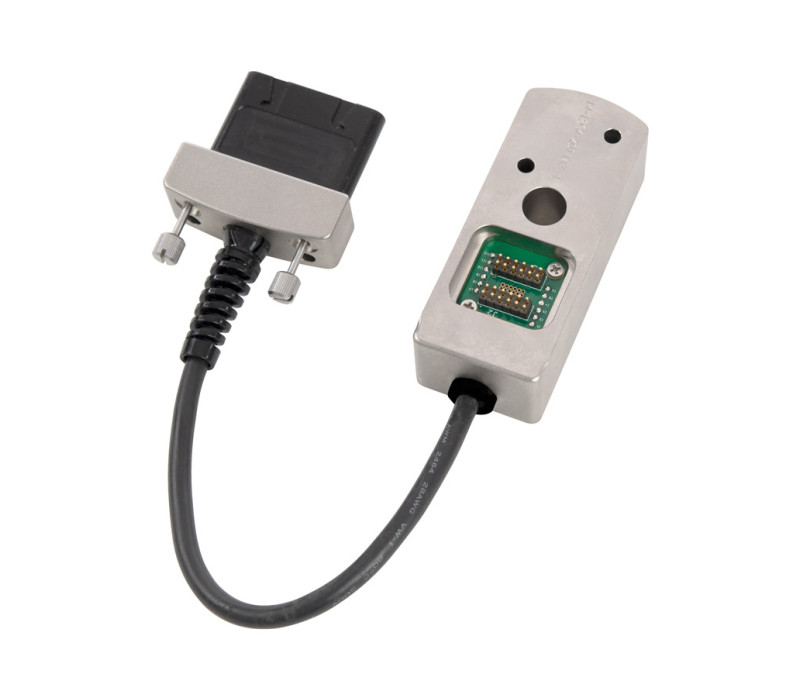 De AC1083-adapter is vereist om FS05-krachtsensoren te gebruiken met de volgende trekbanken: F755, F755S, F1505 en F1505S.