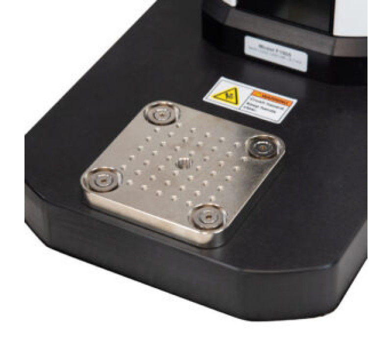 F-Series grondplaat met matrix van schroefdraadgaten om monsters, adapters, grepen en/of armaturen op vast te zetten