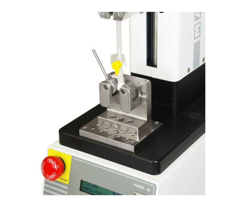 G1085 en G1061 wiggreep, gemonteerd op een gemotoriseerde testopstelling voor trektesttoepassingen voor medische apparaten.