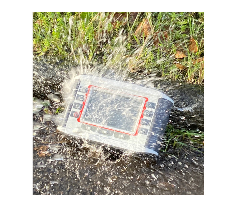 De MiniTest FH is IP65-geclassificeerd, spatwaterdicht en kan gebruikt worden in zware omstandigheden.